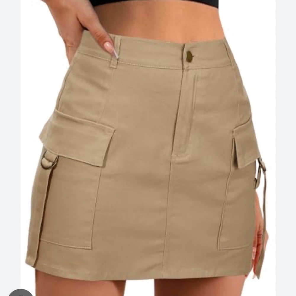 Tan cargo miniskirt with pockets and tie belt